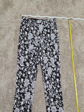 Ruby Rd. Size 10 Black White Damask Floral Pull On Stretch Millennium Pants 28"
